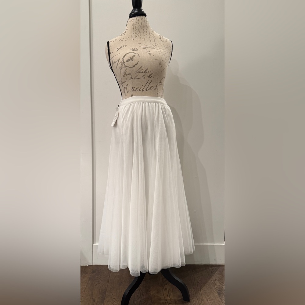 Women’s White mesh Maxi Skirt with 2 layers mesh and lining, size XS NEW